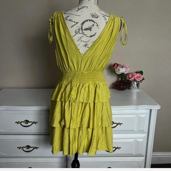 Neonish green ruffle rhomper - Picture 3 of 4